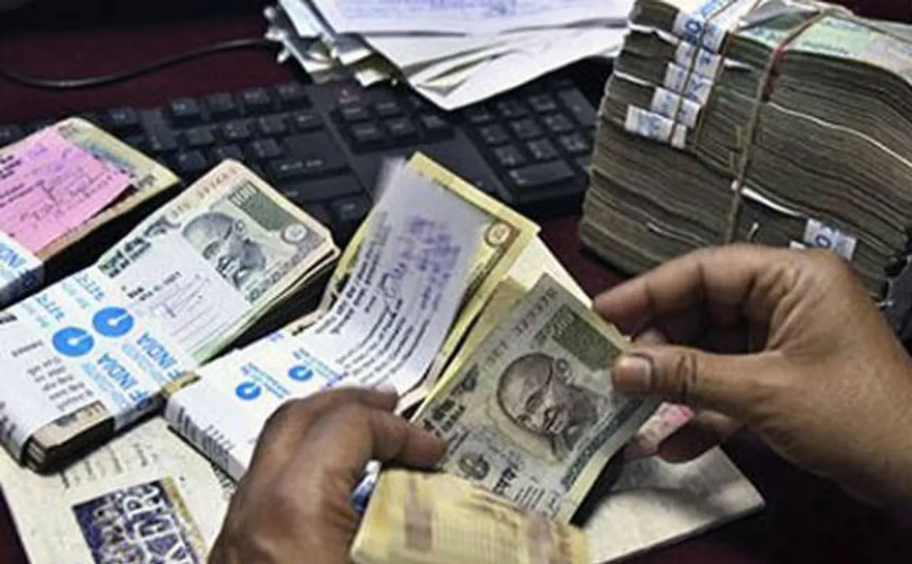 Demonetisation of Rs 500, Rs 1000 notes: Bankers, industry leaders welcome govt's currency overhaul