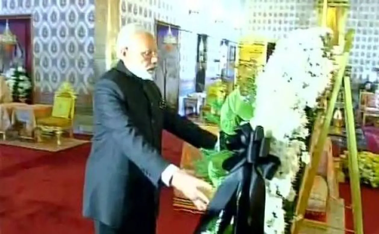 PM Modi makes a surprise stopover in Thailand to pay respects to late King Bhumibol