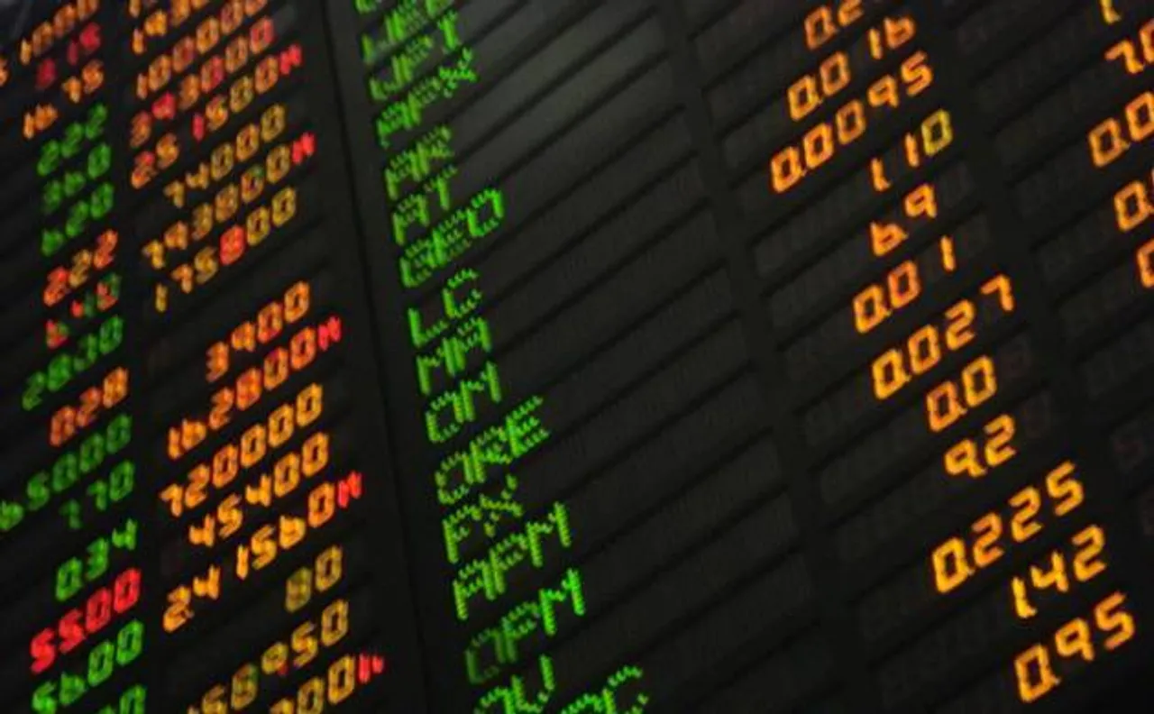  After Wednesday's crash, Sensex now zooms 420 points