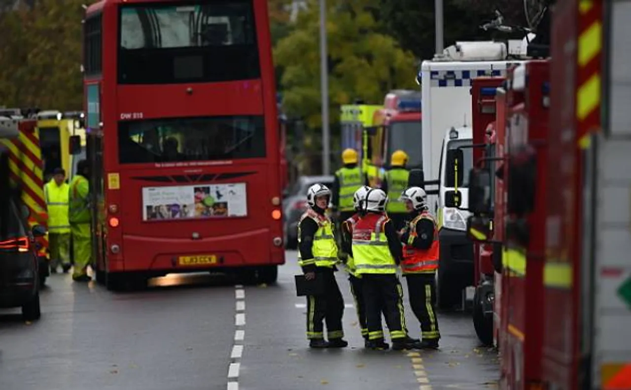 At least 7 dead, 5 injured as tram derails inside tunnel in south London