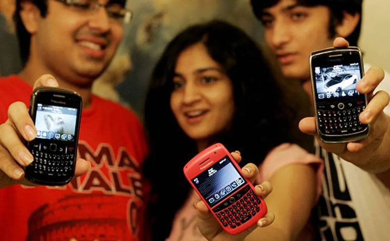 Excessive use of smartphones may lead to poor sleep, says study