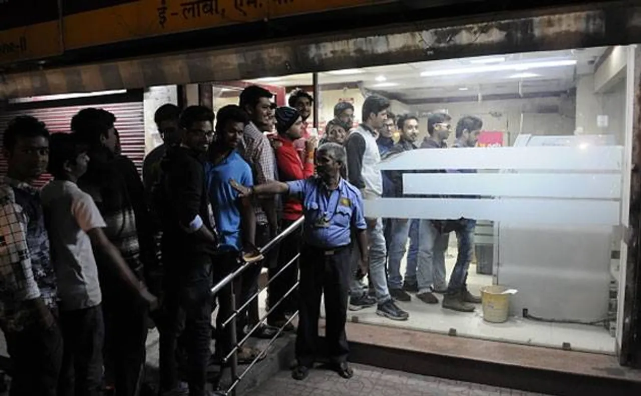 Demonetisation: Delhi Police receives 4.5k complains regarding violence in various parts of city