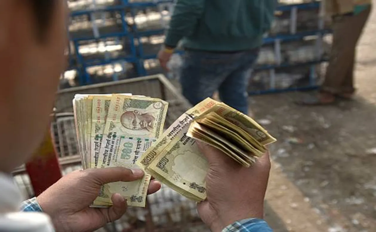 Cash worth Rs 4 crore seized from a Maharashtra-based trader in Burhanpur district in MP