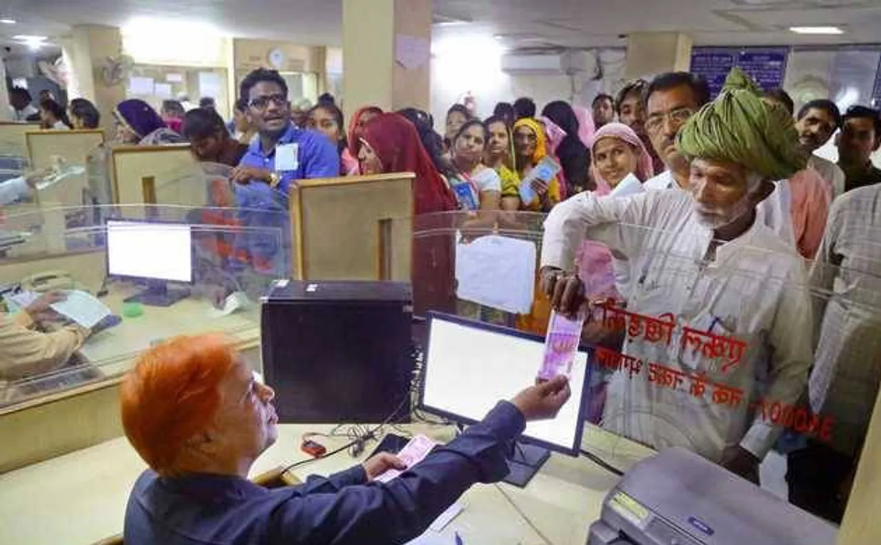 Demonetisation: Heavy cash demand brings banking to its knees