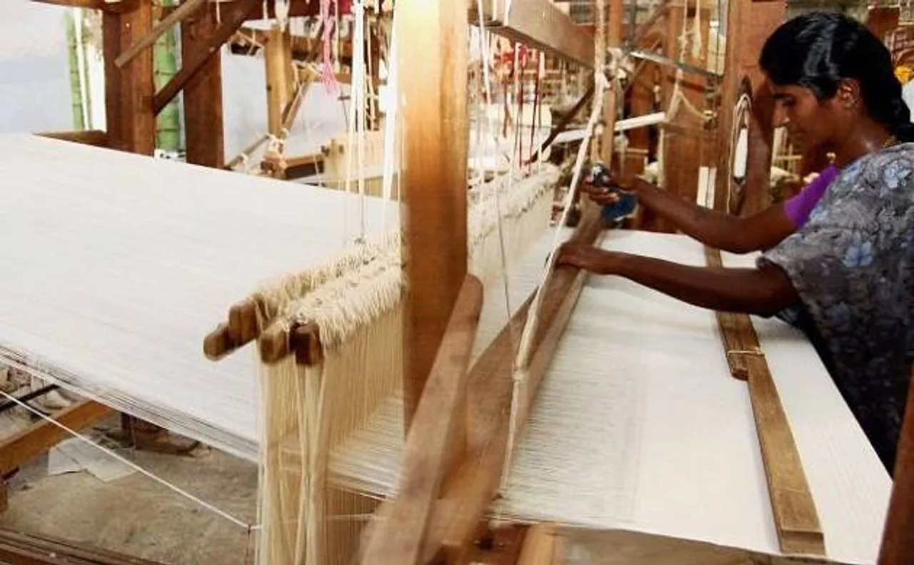 Artists travel 13000 kms to raise social significance of 'yarn weaving'
