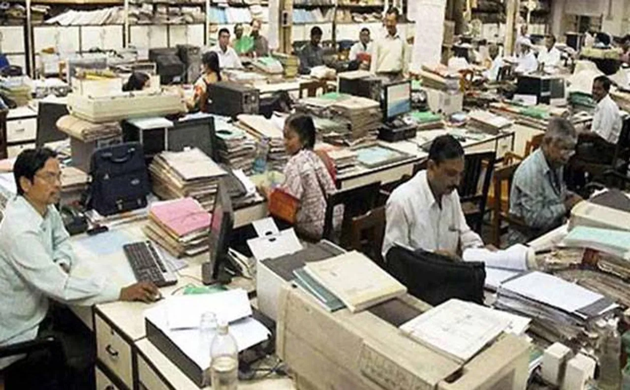 Currency Ban Affect: Goa government employees demand salary in cash