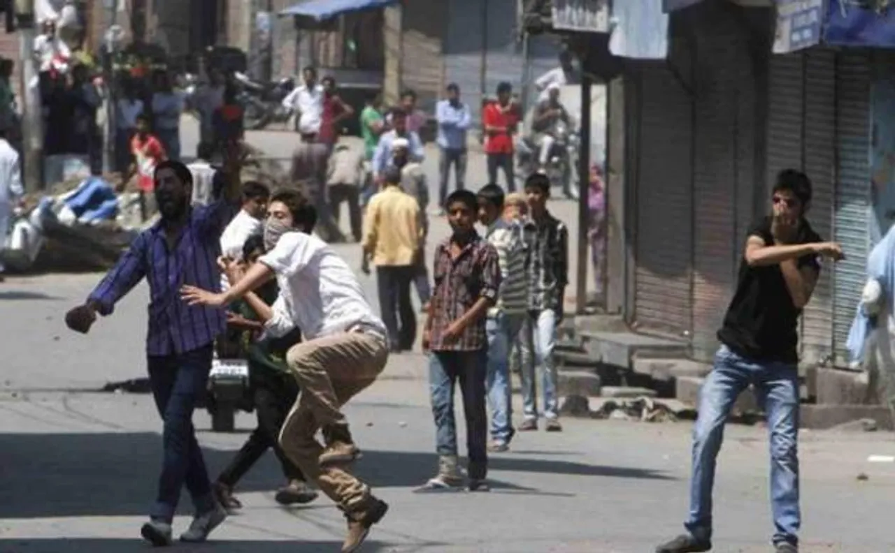 Former militants, stone-pelters to take part in 'Kashmir Back to Paradise' conference by Art of Living