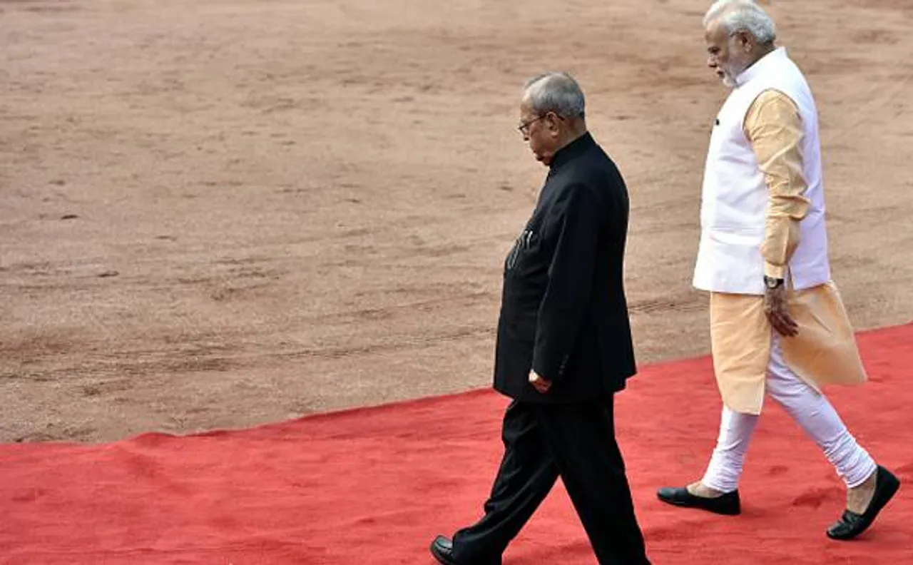 PM Narendra Modi meets President Pranab Mukherjee amid criticism and chaos over demonetisation