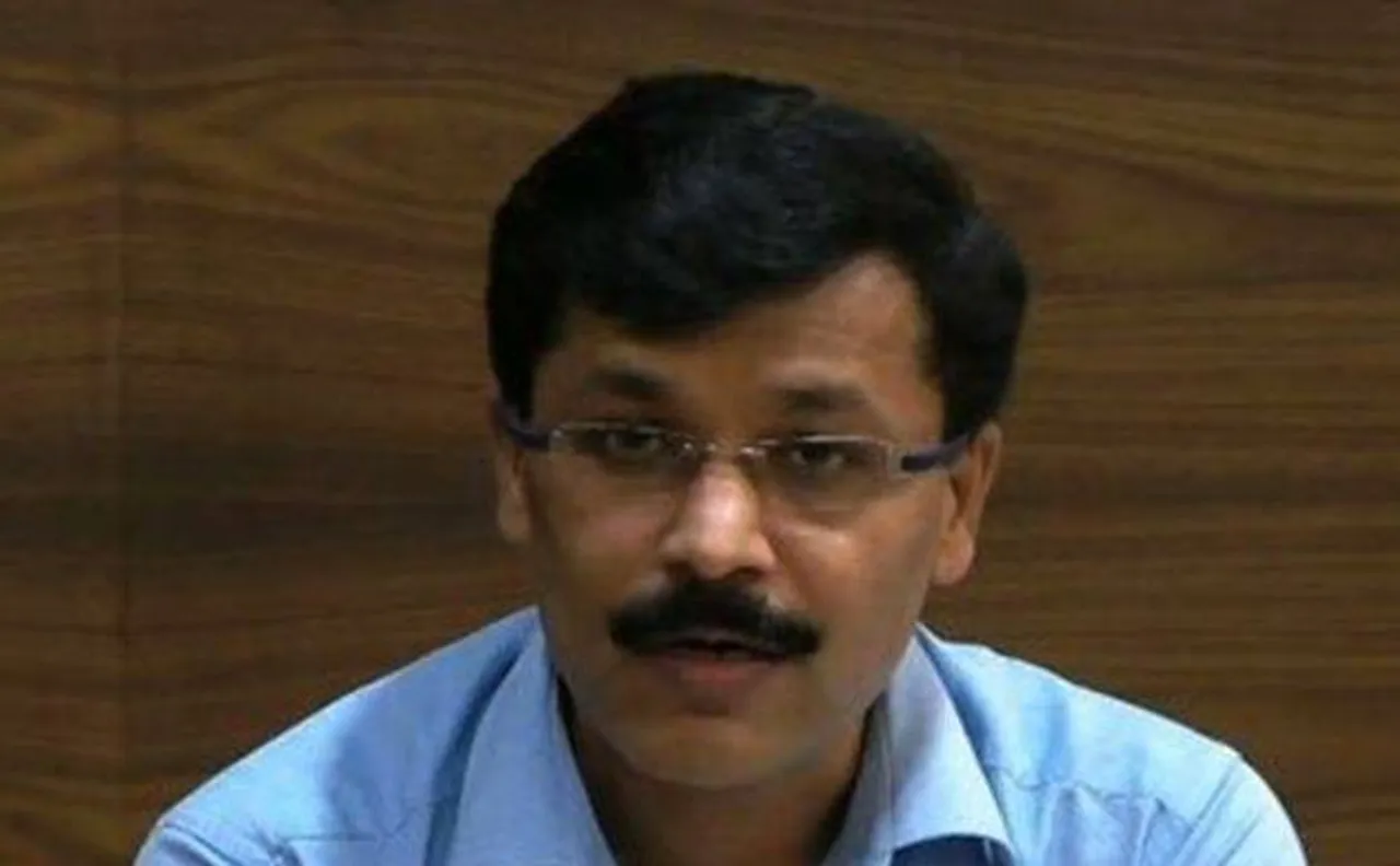 Civic chief disqualifies two corporators of NMMC for promoting unauthorised constructions