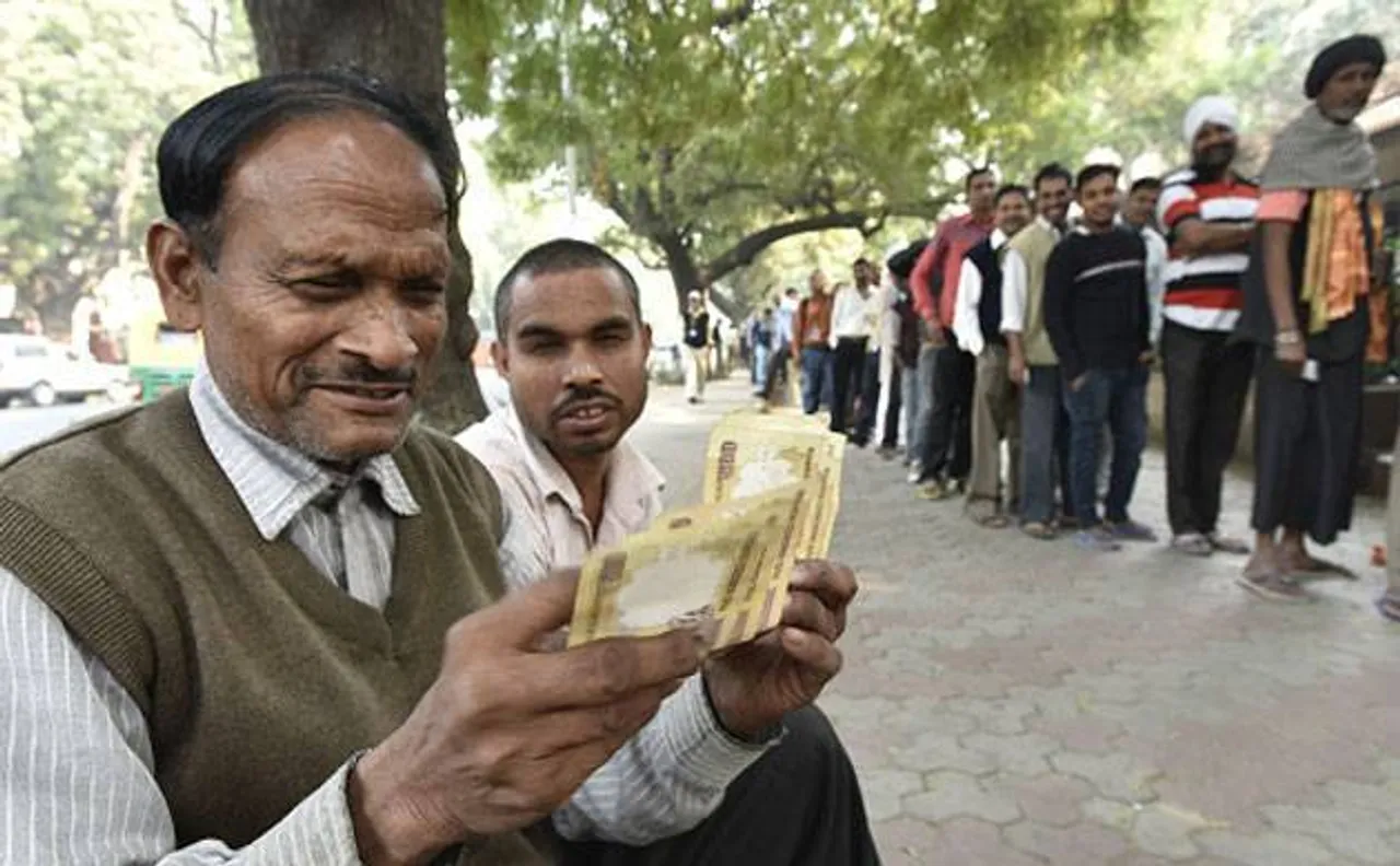 Top news at 1pm on Nov 19: Watch video | Currency ban: Only senior citizens allowed to exchange old notes today