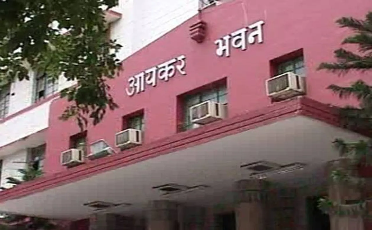 Demonetisation aftermath: I-T department issues notices to those depositing 'huge cash'