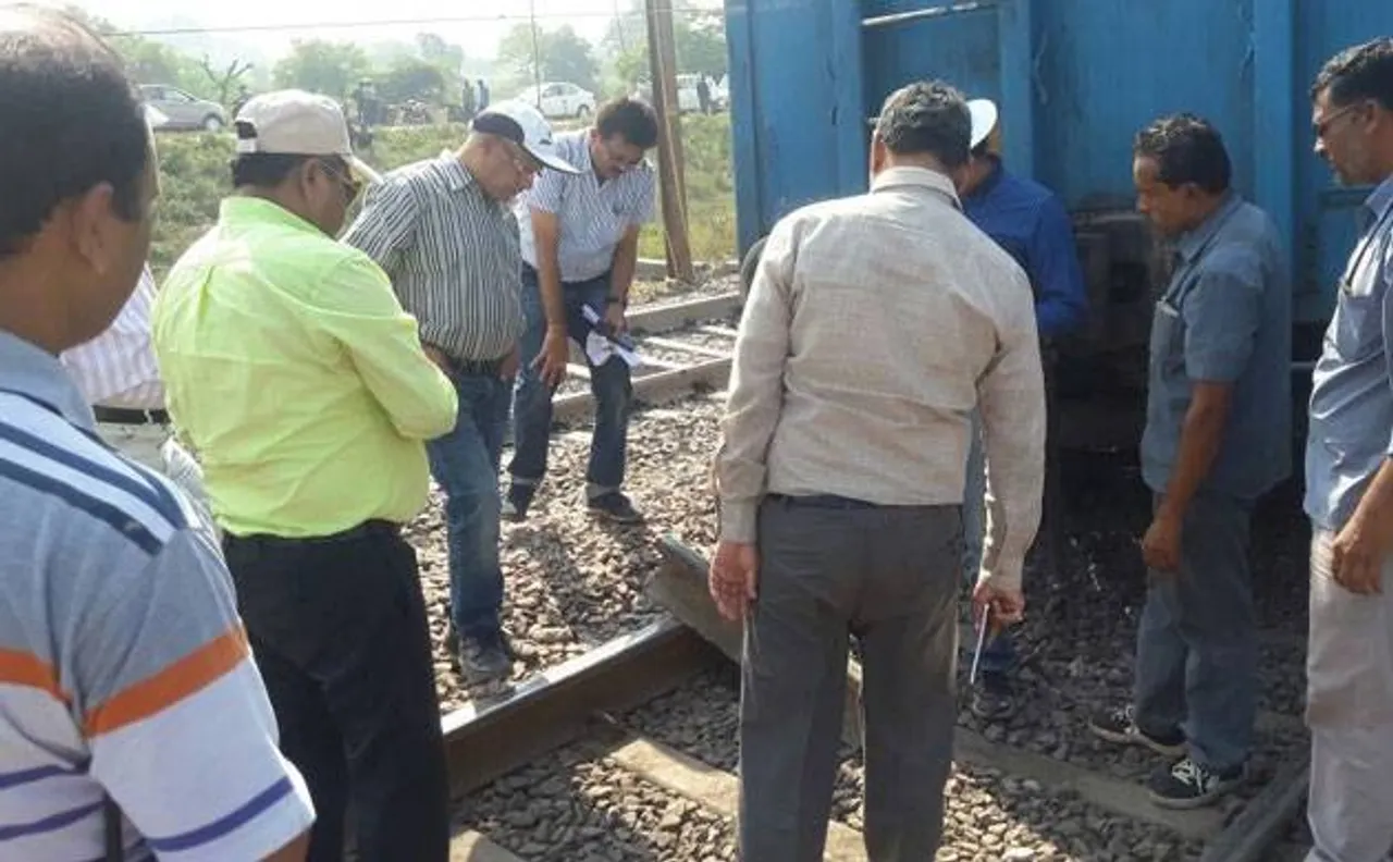 Derailment of 14 bogies of goods train in Chattisgarh disrupts rail traffic on Howrah-Mumbai route, none hurt