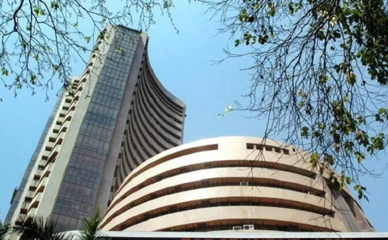 Panic grips market on rising dollar index, Sensex tumbles 322 points 