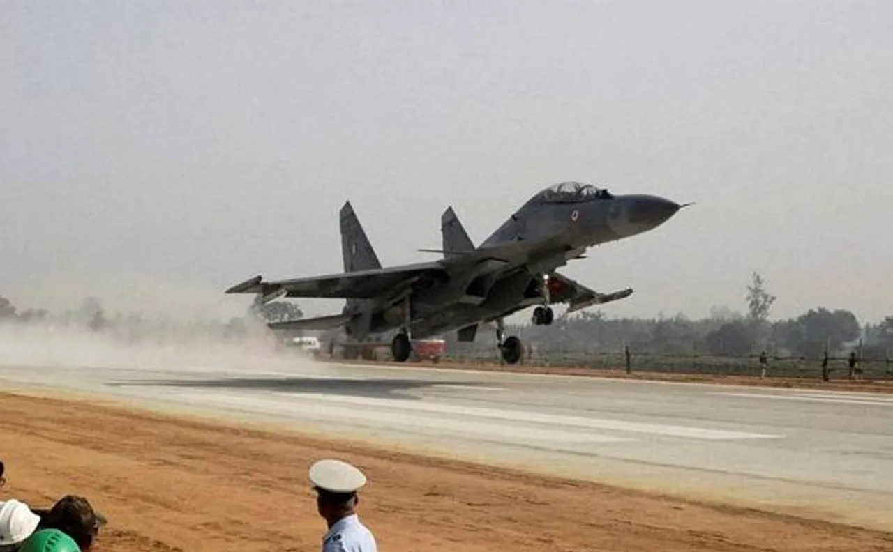 Watch | Lucknow-Agra Expressway inauguration: Air Force jets land on the 302-km stretch