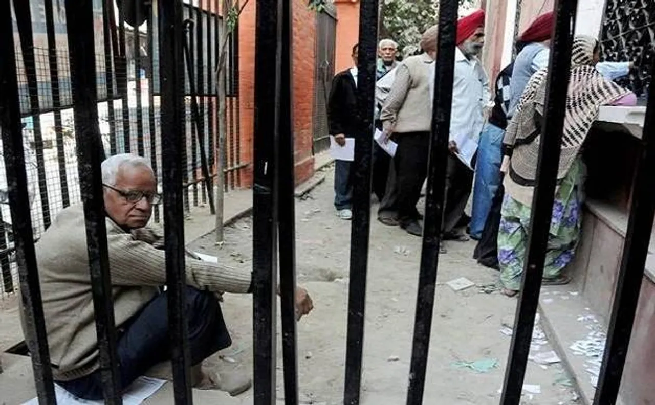 Demonetisation effect: Man commits suicide, another collapses and dies in Kerala