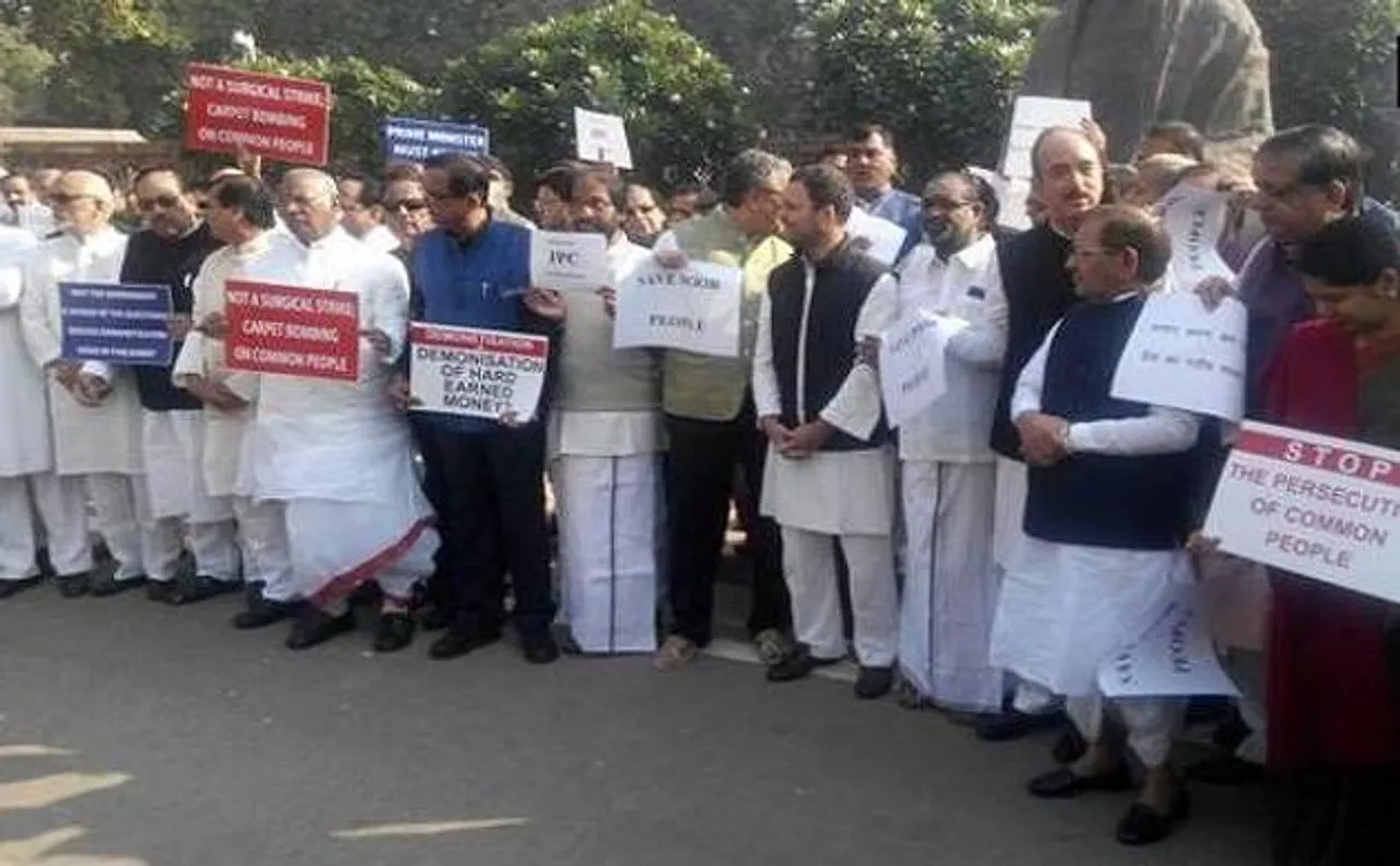 Opposition parties hold protest against government's demonetisation move outside Parliament 