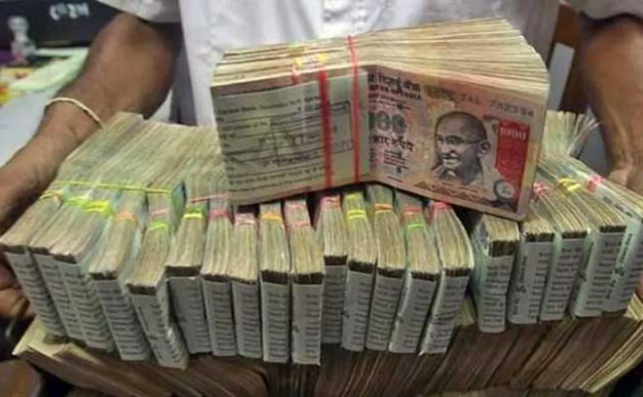 New and defunct currency notes worth 34.4 lakh seized in Ahmedabad and Jamnagar