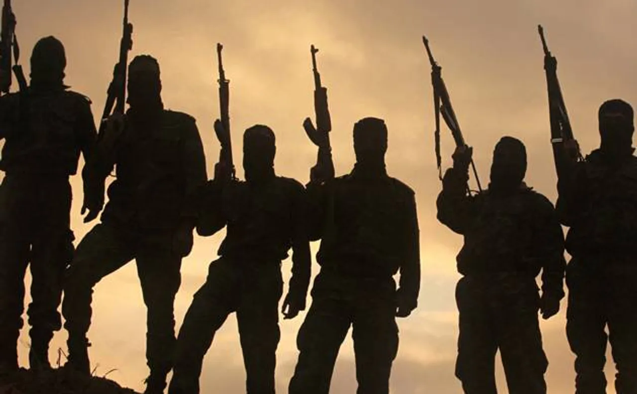 4 militants, 2 soldiers killed in attack on Pakistan Army camp
