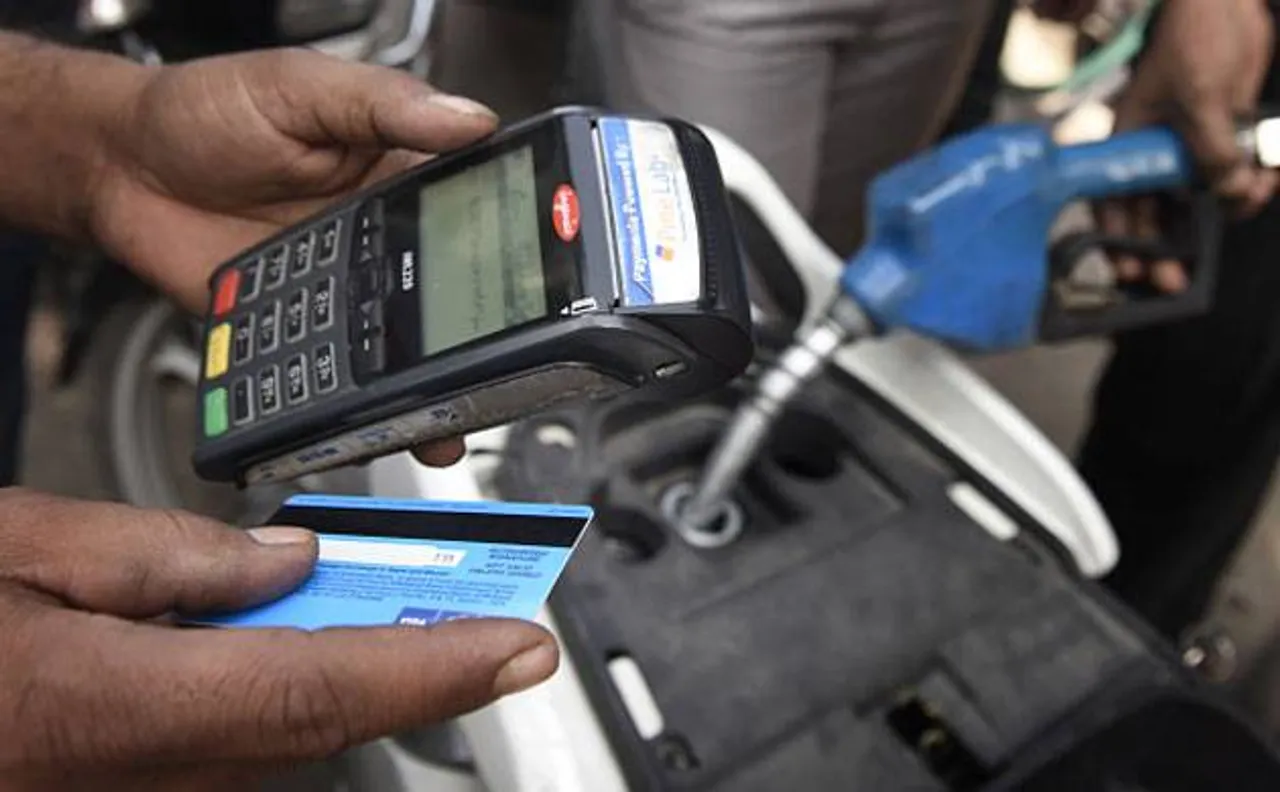 Gujarat: People can withdraw cash from petrol pumps in state soon
