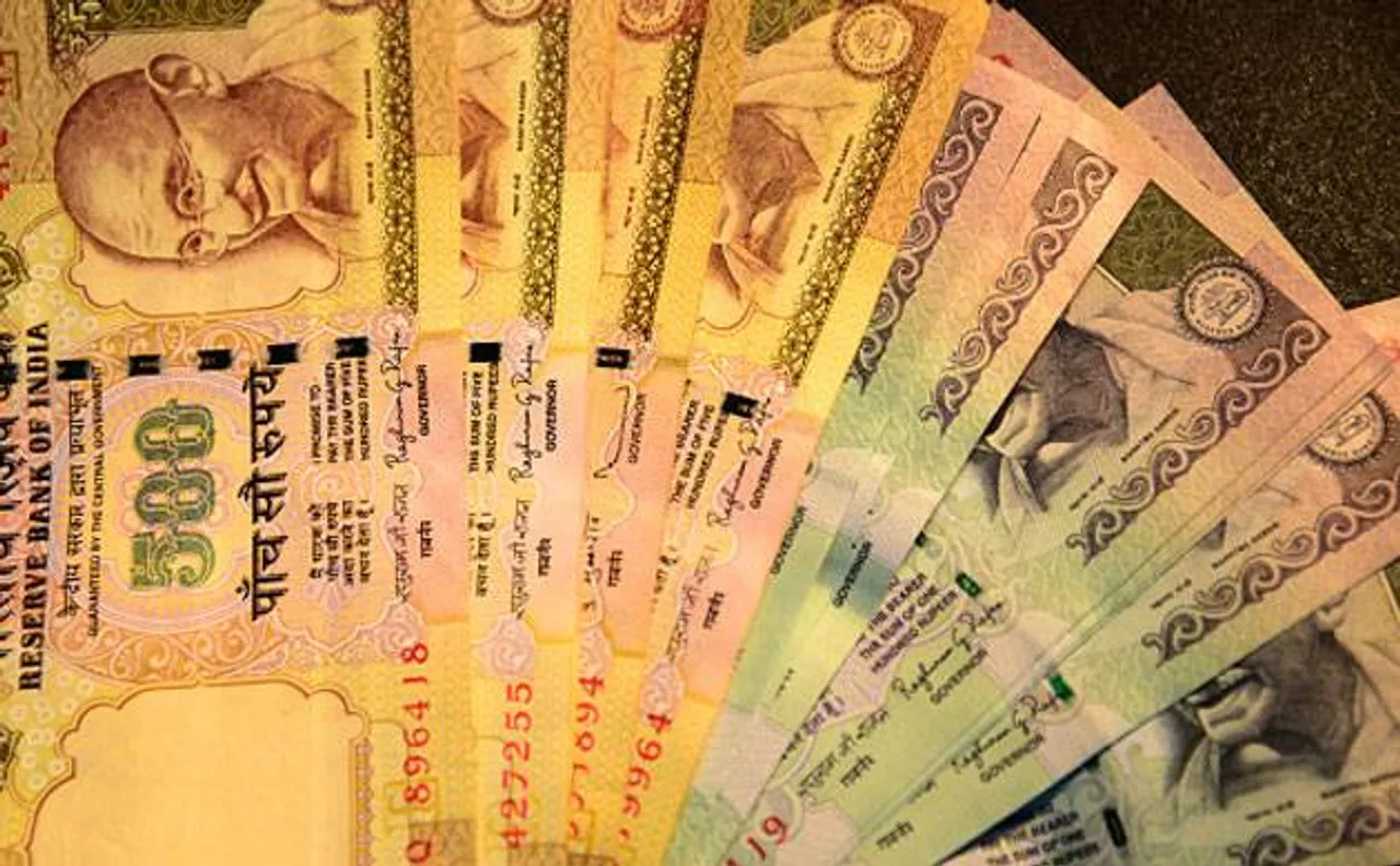 Three people, including bank officials arrested for illegal exchange of scrapped currency notes