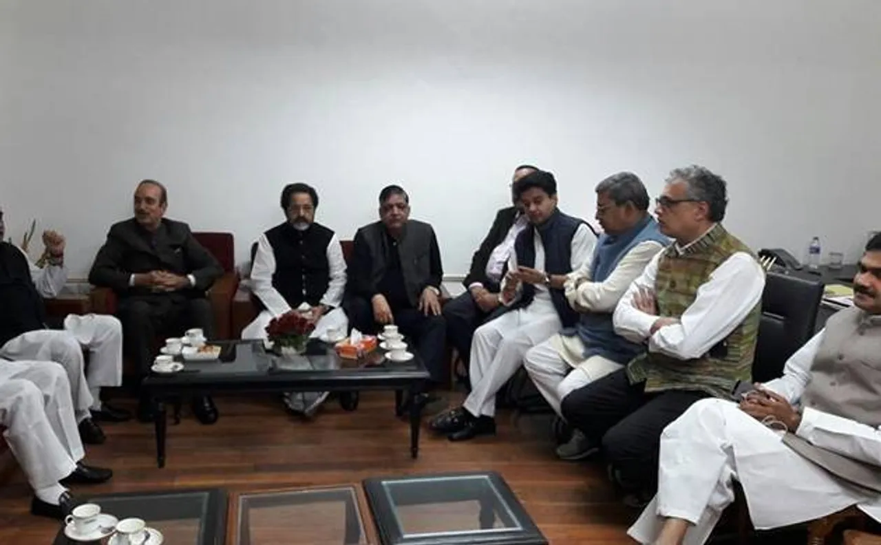 Demonetisation: Opposition decides to continue demands for PMâ€™s reply, JPC