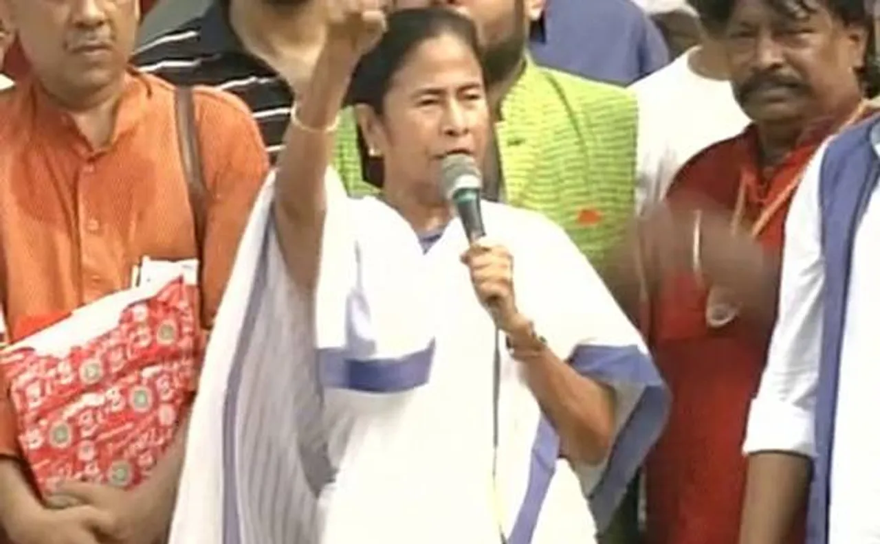 Mamata Banerjee threatens to demonstrate outside PM Modi's residence, vowing to dislodge him from his seat over demonetisation