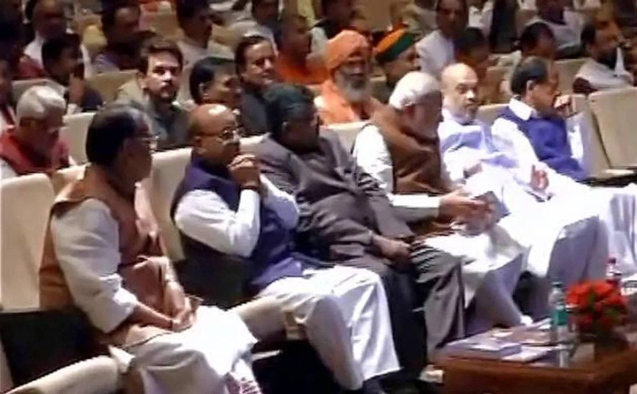 PM asks BJP MPs, MLAs to submit account statement post currency overhaul
