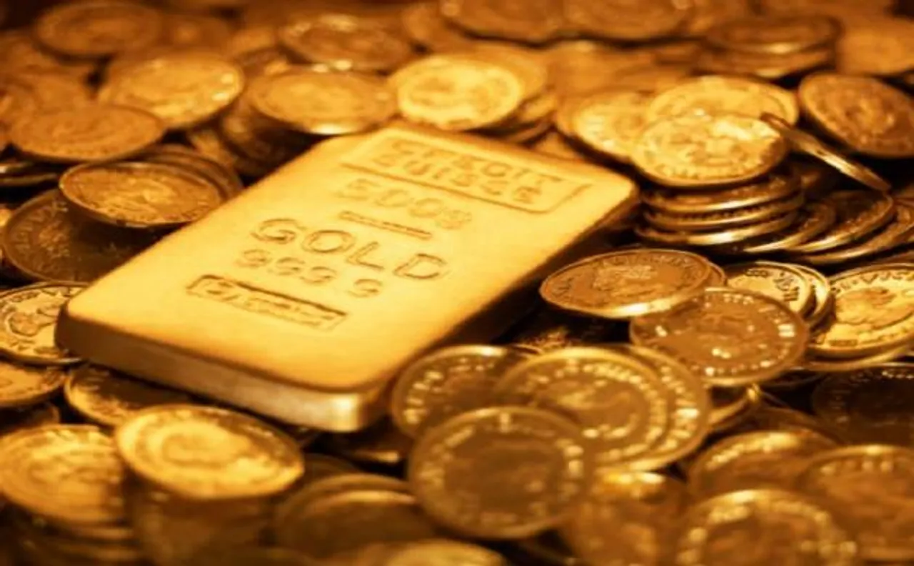 Selling spree by stockists dents Gold prices by Rs 430 