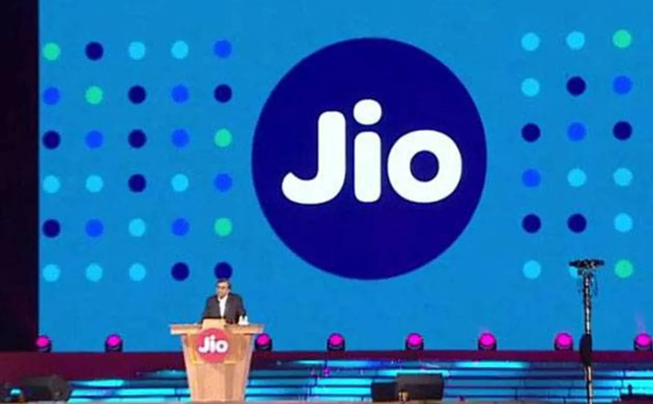 RIL shares jump 1.28 per cent to Rs 1,005.50 after Mukesh Ambani extends Reliance Jio benefits 