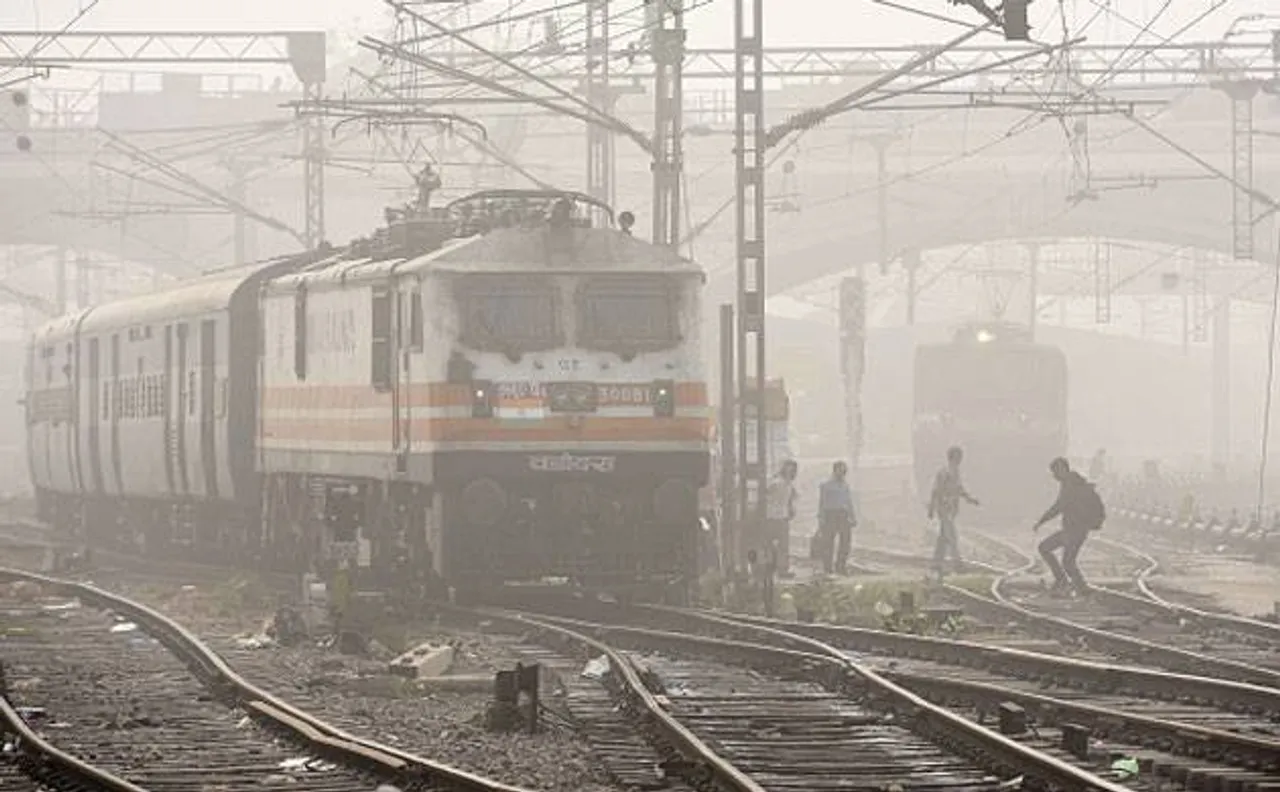 Fog continues to cover North India; 12 trains rescheduled from Delhi