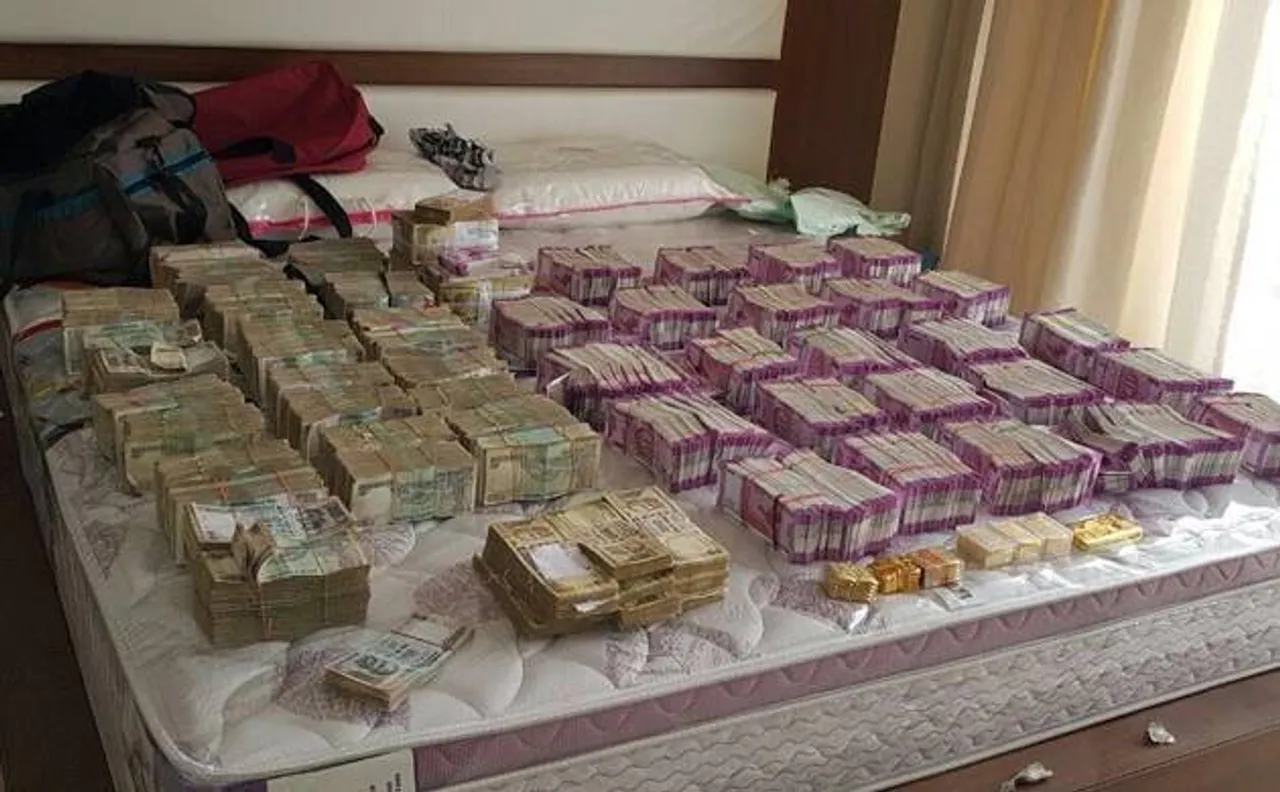 Karnataka Police seizes Rs 71 lakh in new Rs 2,000 currency notes, 3 arrested