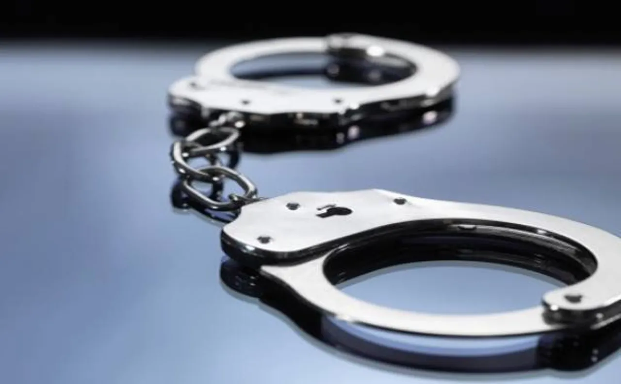 2 bank employees held in Punjab for taking money to 'replace' scrapped notes
