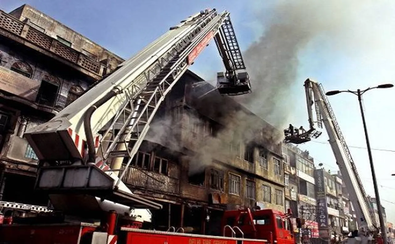 11 killed, 30 injured in Karachi hotel blaze