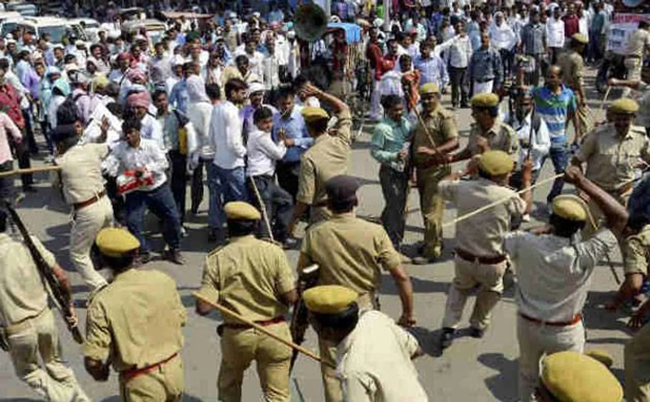 Four policemen injured after being attacked by a group in Bihar 