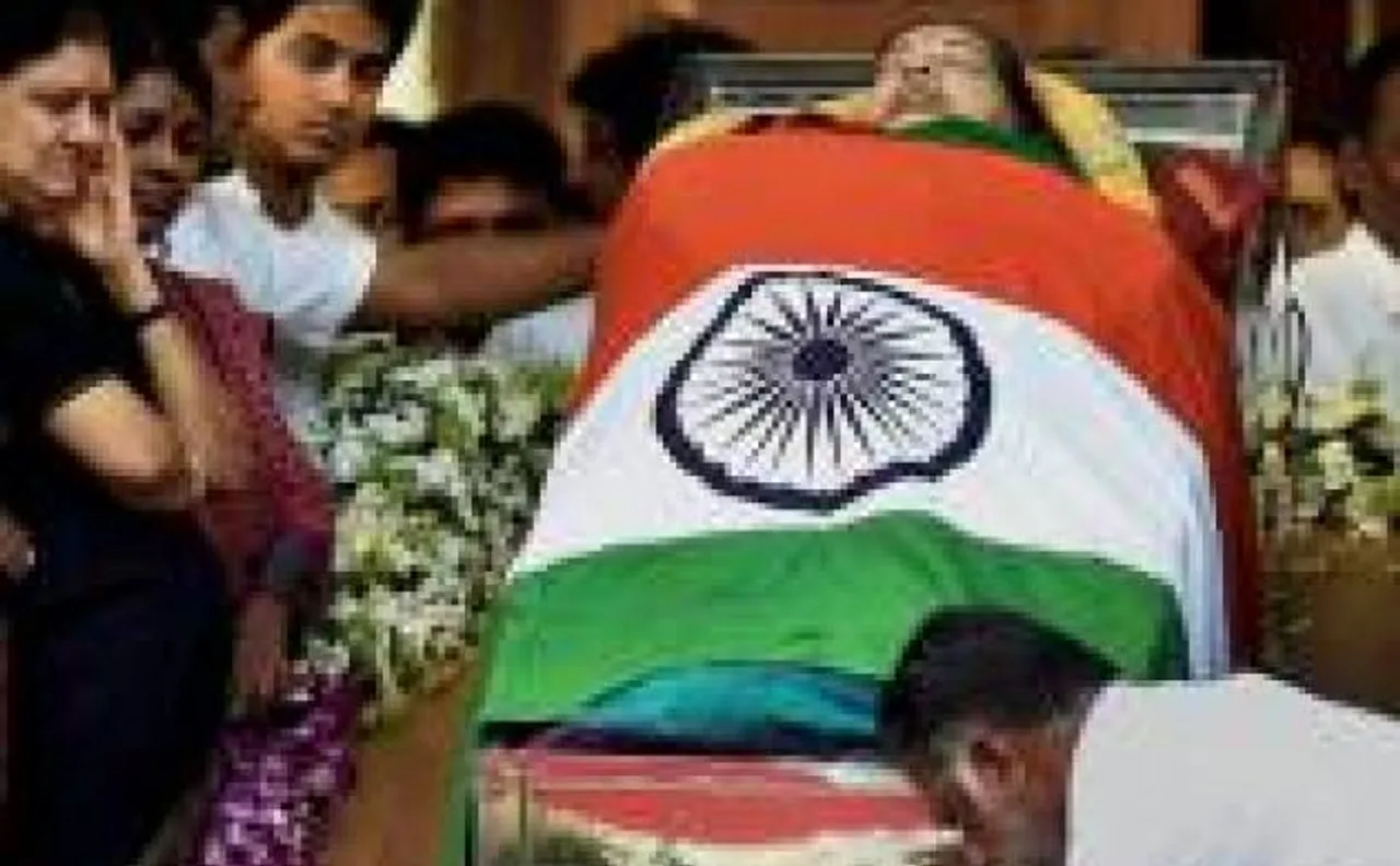 Here is why Tamil Nadu's 'iron lady' Jayalalithaa was buried, not cremated