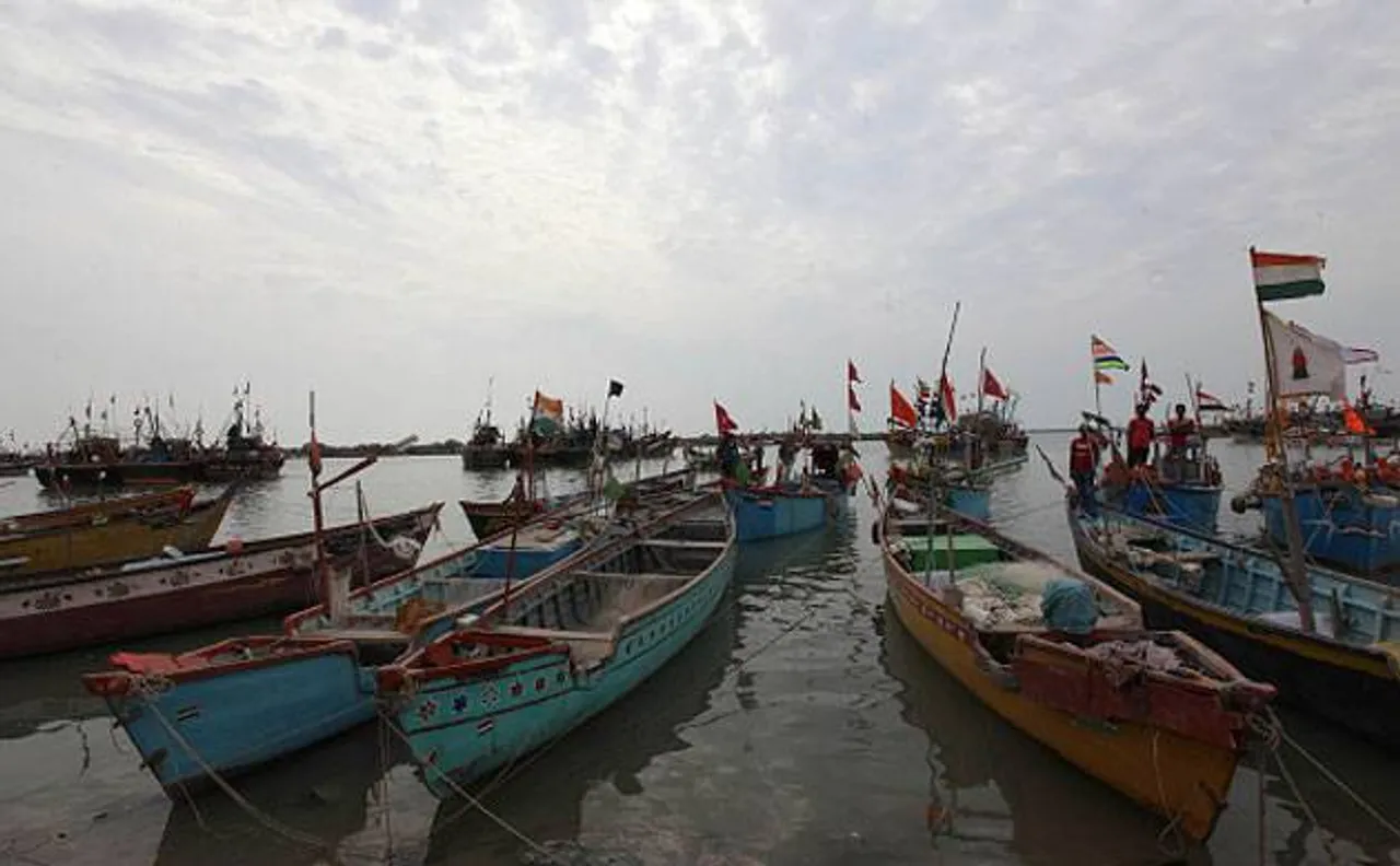 Cyclone 'Vardah' likely to intensify near Andaman Islands on Friday