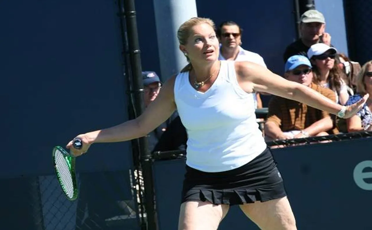Kathy Rinaldi takes over from Mary Joe Fernandez as United States Fed team captain 