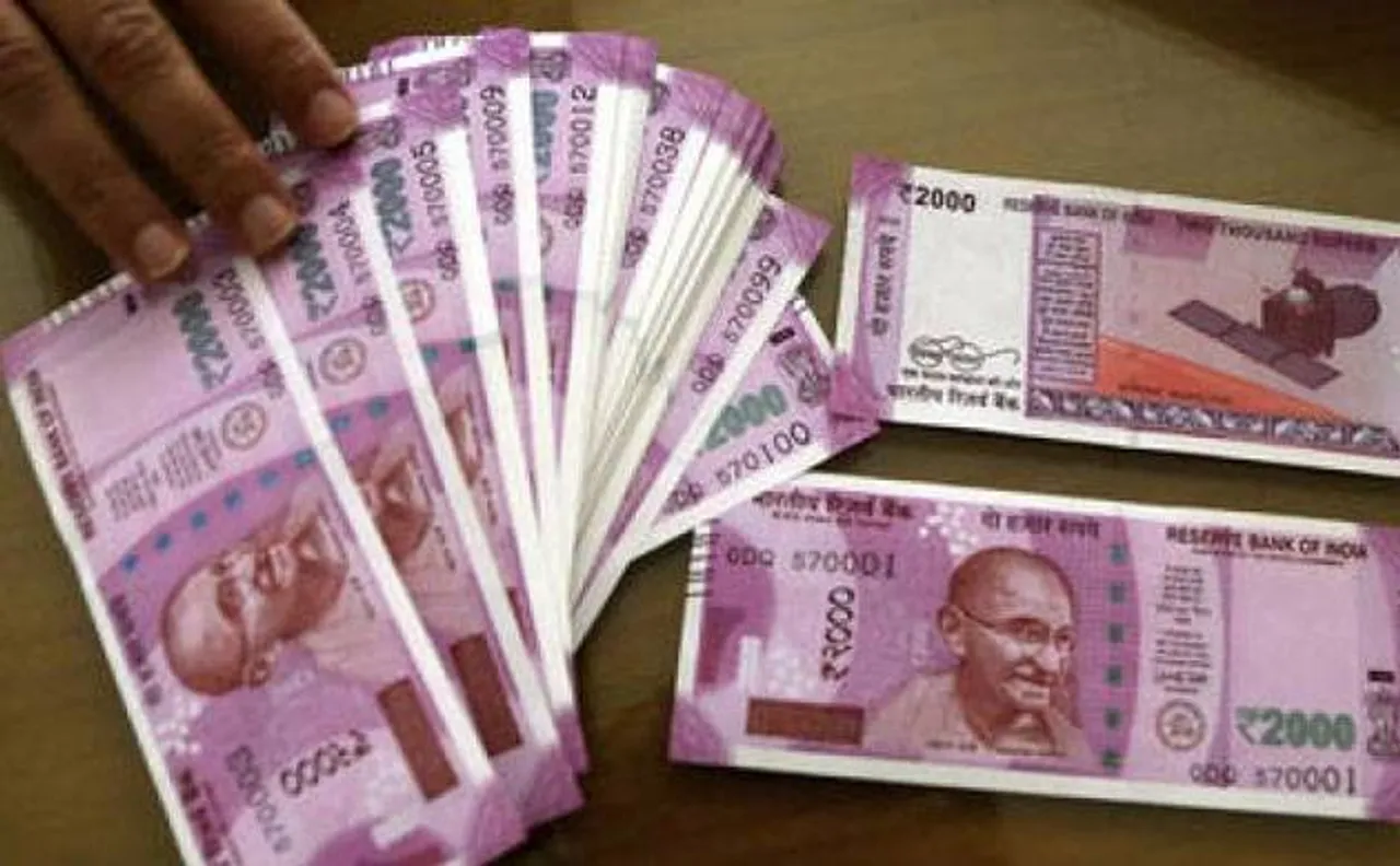Gujarat: Police seize new notes worth Rs 76 lakh in Surat, 4 people arrested