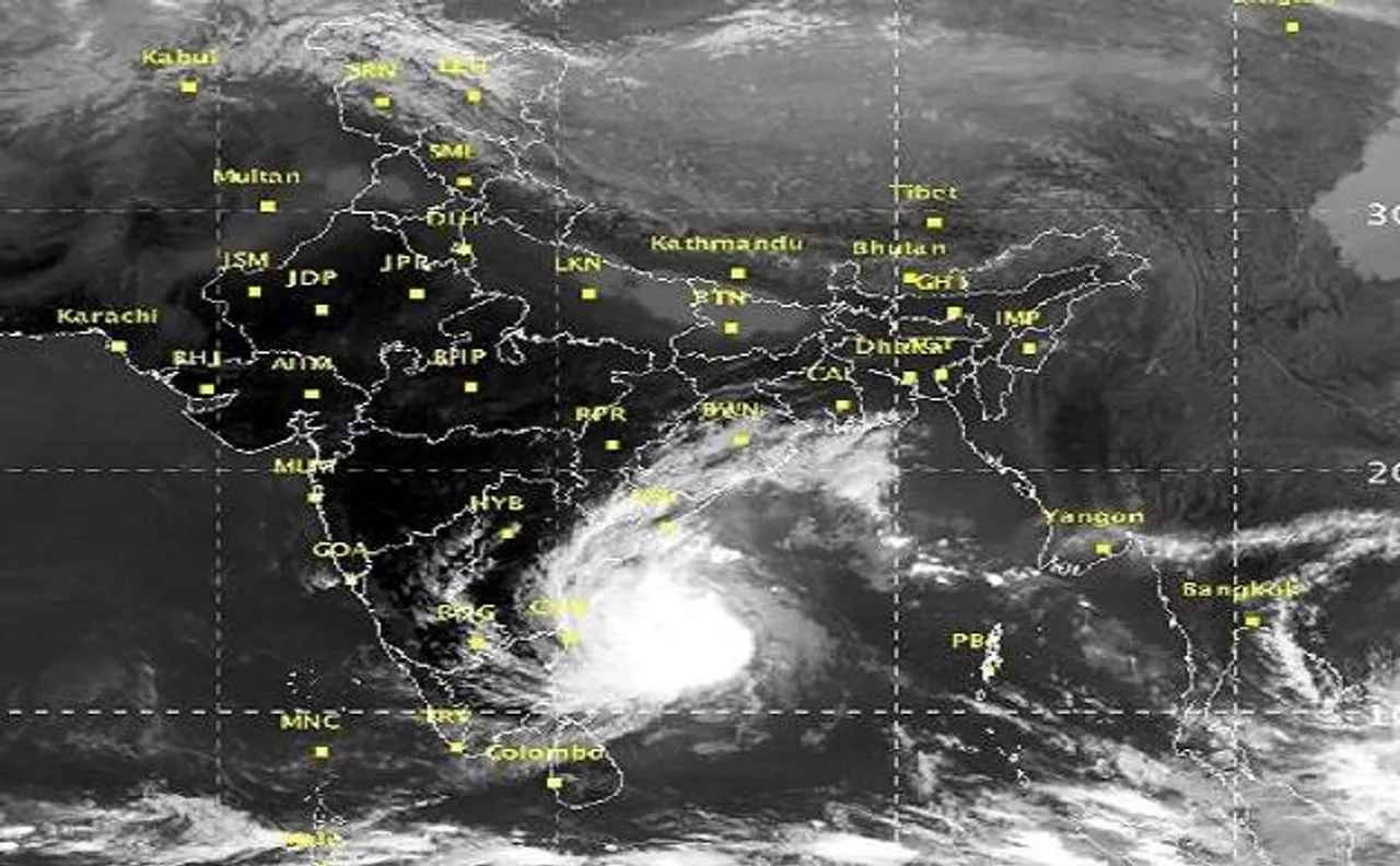 Cyclonic storm â€˜Vardahâ€™ heading towards Tamil Nadu, heavy rain likely in Chennai 