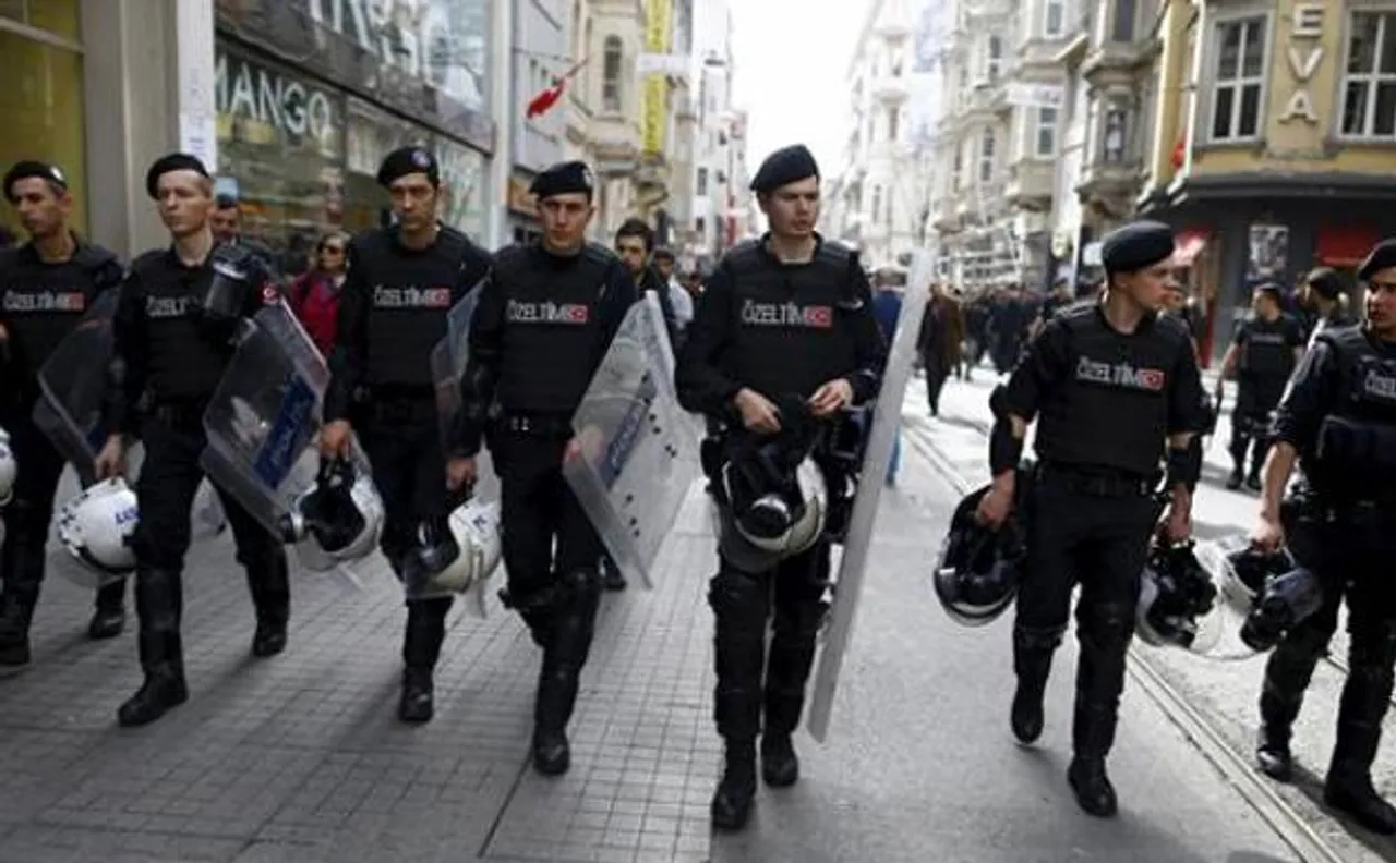Turkey detains over 100 pro-Kurdish party officials: report