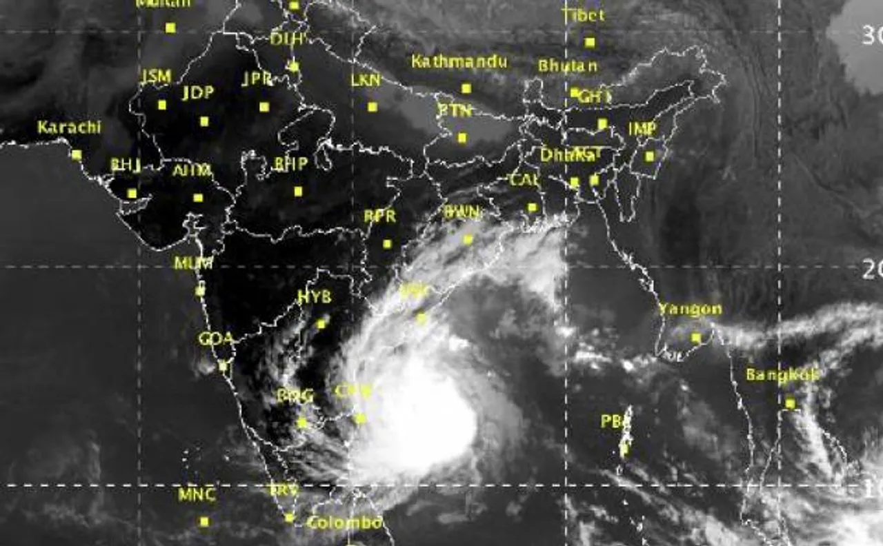 Severe cyclonic storm â€˜Vardahâ€™ likely to make landfall around noon in Tamil Nadu, Andhra Pradesh 