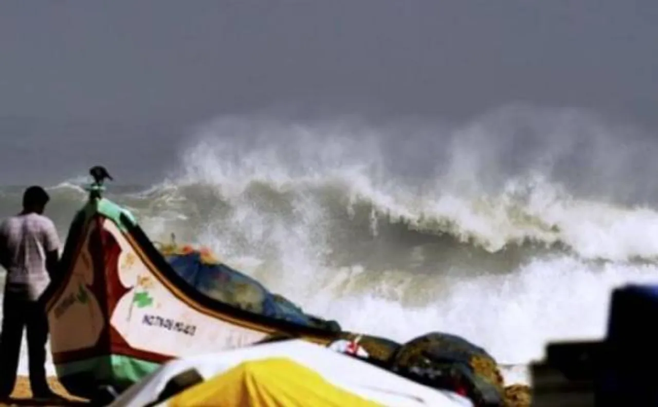 Cyclone Vardah wreaks havoc in Tamil Nadu: Dos and don'ts
