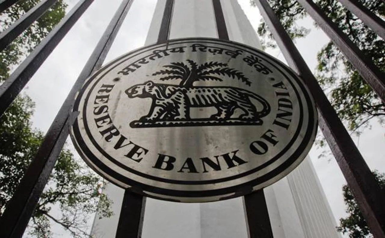 1.7 billion pieces of notes in Rs 2000 and Rs 500 issued after currency ban, says RBI