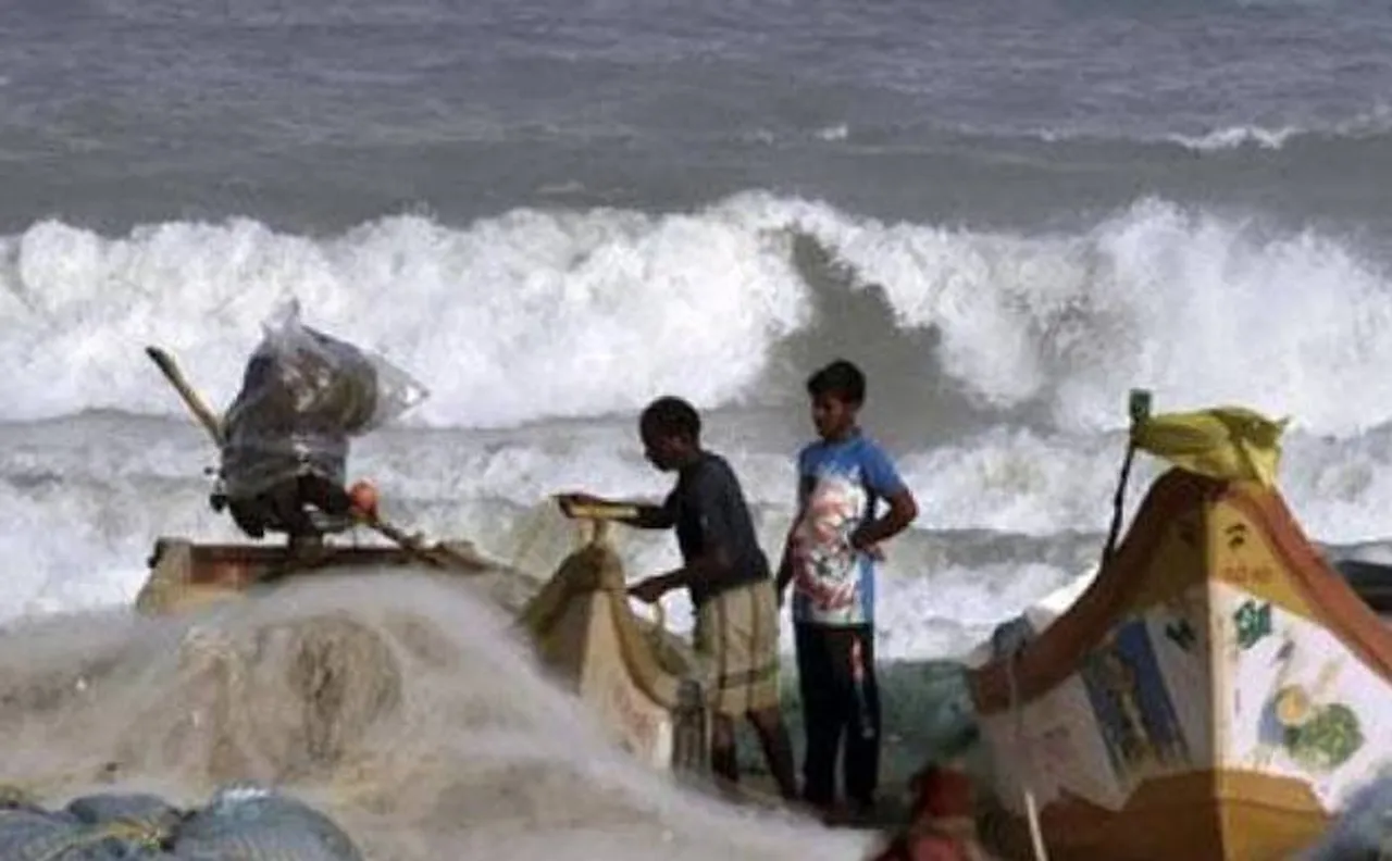 Cyclone Vardah leaves at least 18 dead in Tamil Nadu | Top developments