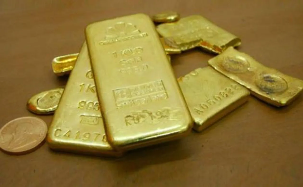 Gold loses sheen by Rs 100 on week domestic demand, Fed rate hike talk