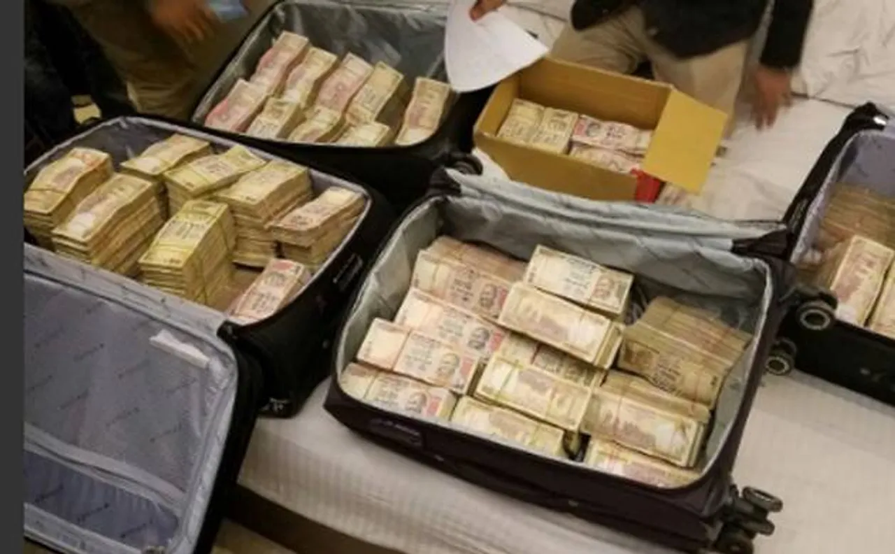 Delhi Police, I-T sleuths raid hotel in Delhiâ€™s Karol Bagh, recover Rs 3.25 crore in old notes