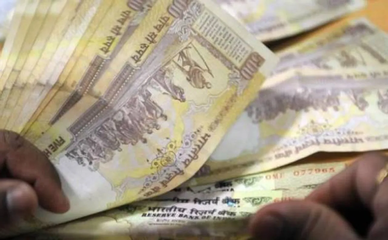 Cooperative bank staffs carrying Rs 10 crore in defunct currency caught in Mumbai