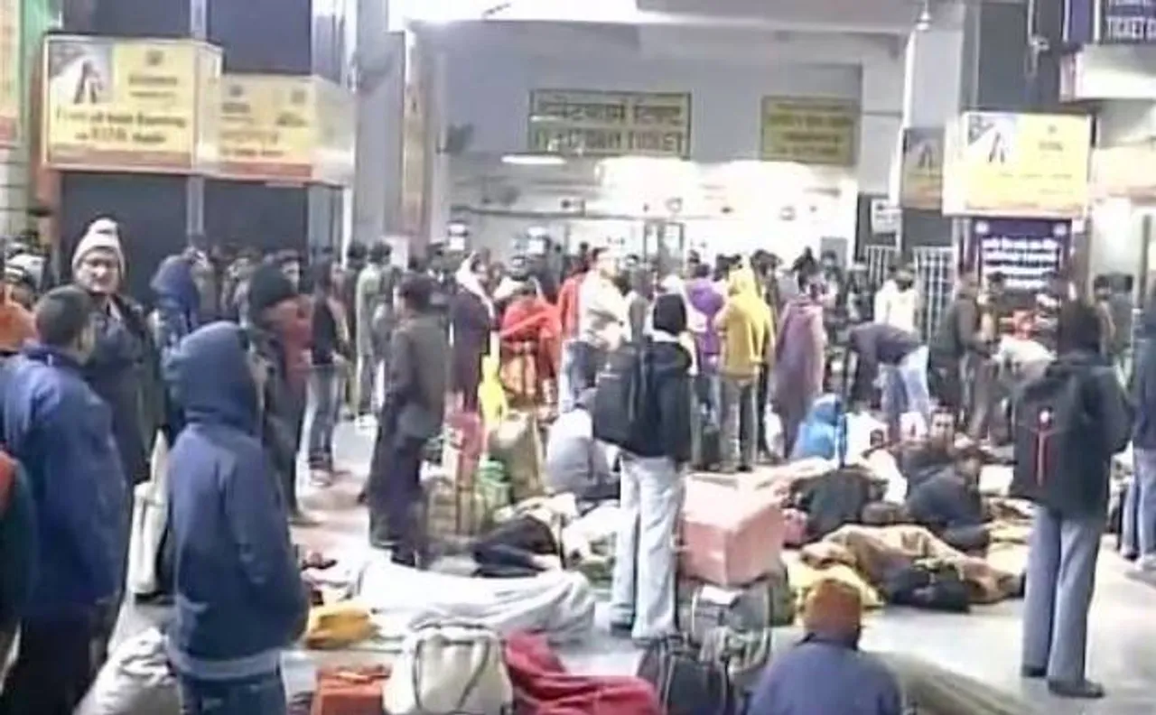 Dense fog blankets North India region; 52 trains delayed,12 rescheduled 