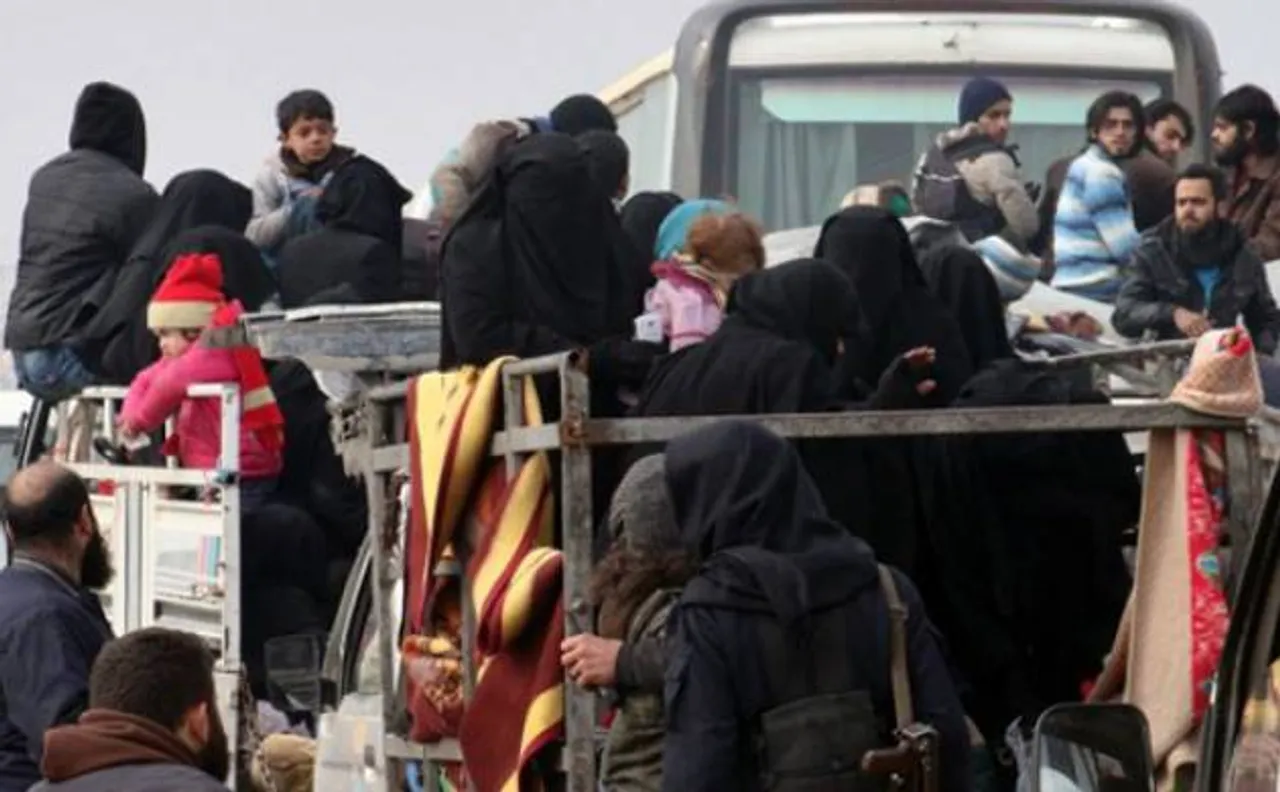 Thousands desperately await evacuation from Aleppo