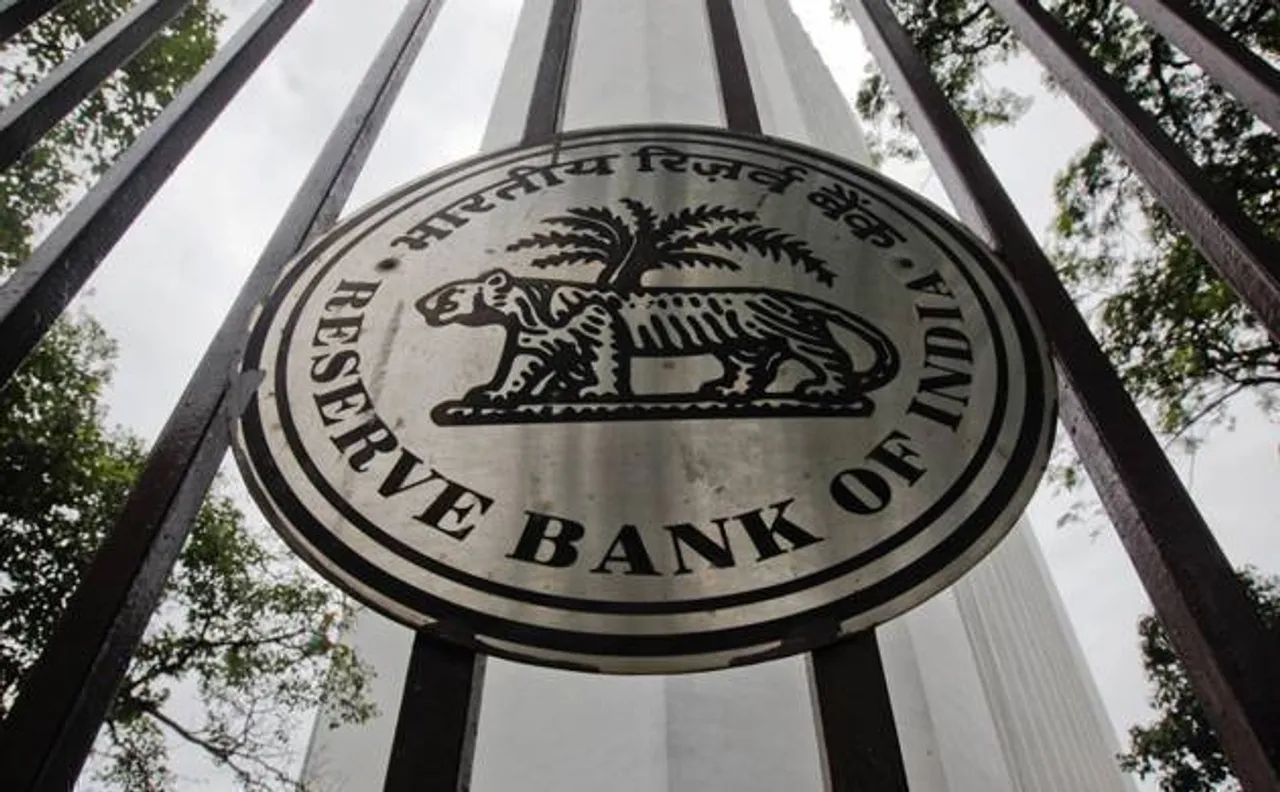 RBI had only Rs 4.94 lakh crore in 2,000 rupee notes on November 8: RTI 